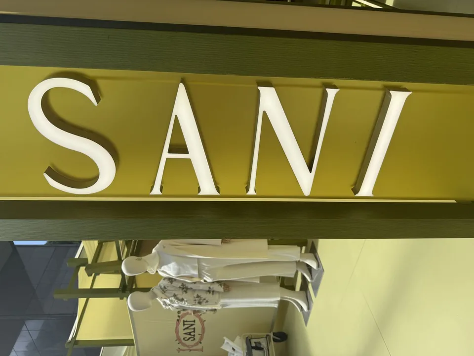 SANI apparel store - detail view